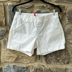 Spanx 6" twill short bright white tummy control slimming with pockets Size Mediu
